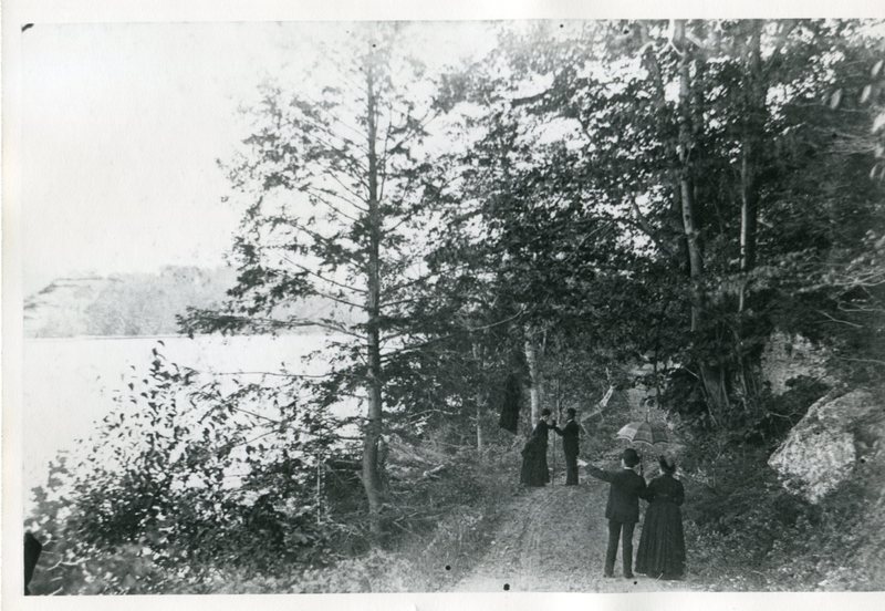 Lake Quonnipaug visitors.jpg