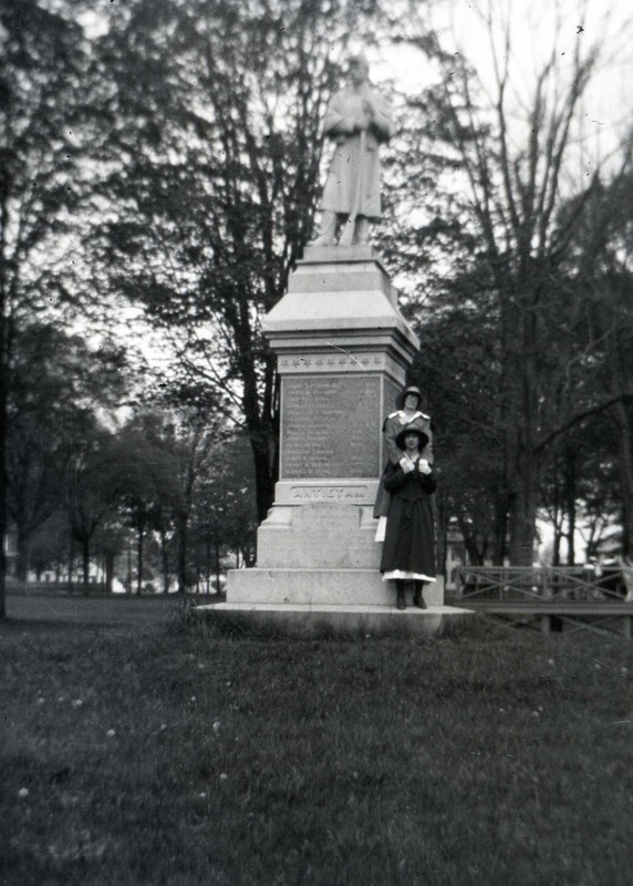 Soldiers' Monument on Green 28.jpg