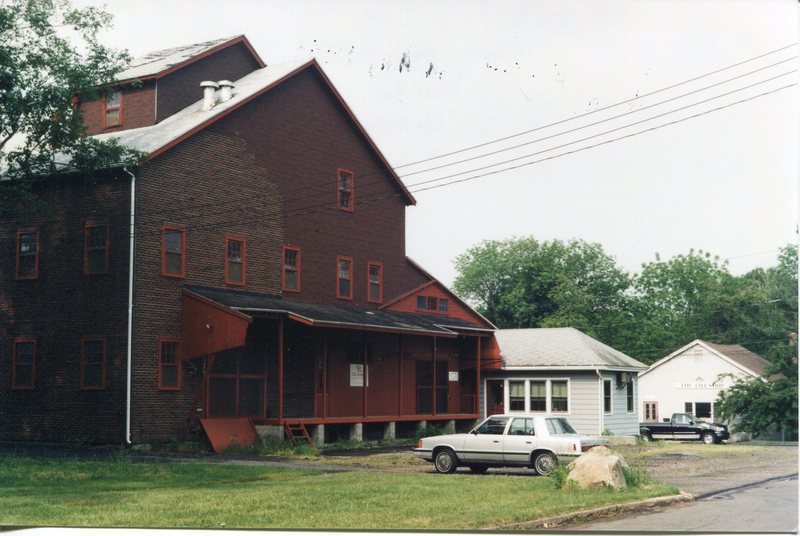 Morse Feed Building, Mill Road, across from Mill Pond, June 1999.jpg