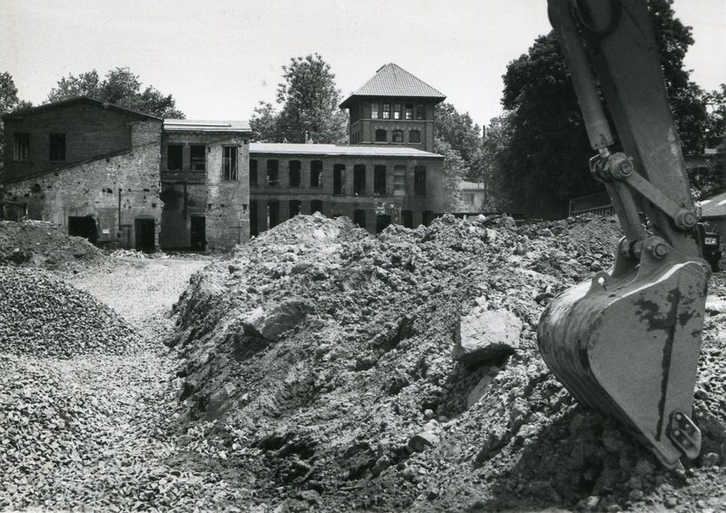 rubble pies behind original building June87.jpg