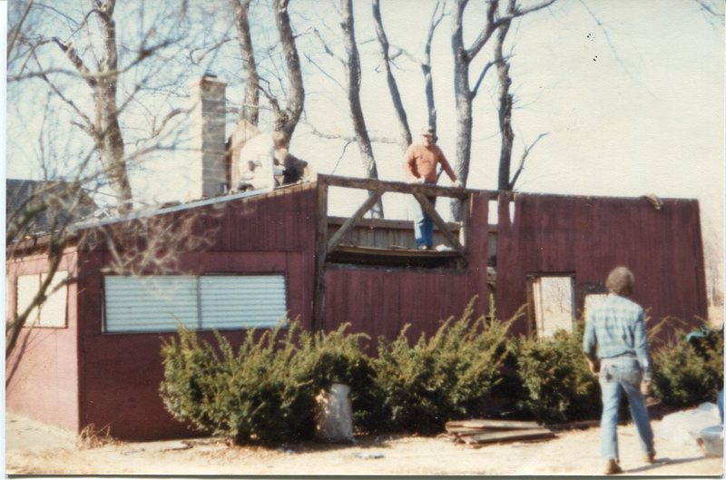 Vinnies Lobster Pot shop dismantling, rt 77 and 95 exit 55.jpg