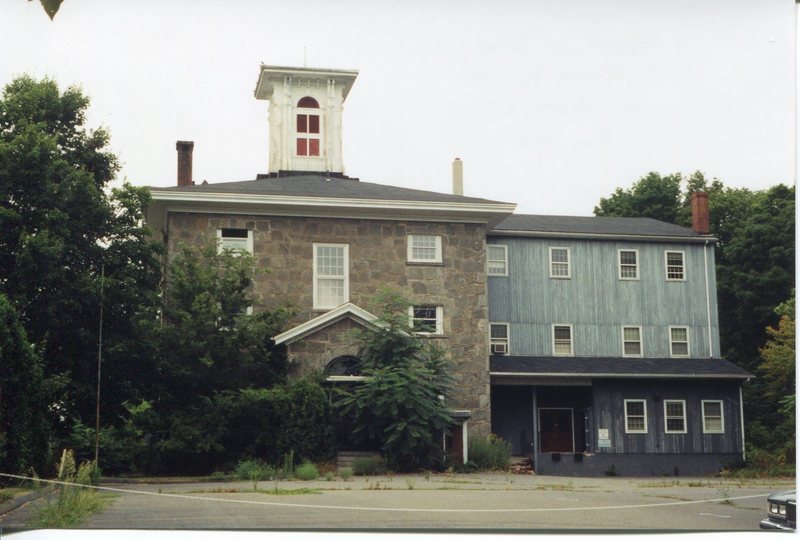 Guilford Institute, North Fair Street, taken August 2002.jpg