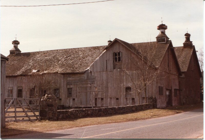 Rollwood Farm Barn, Floyd Turner owner, 1985 Stone House Lane.jpg