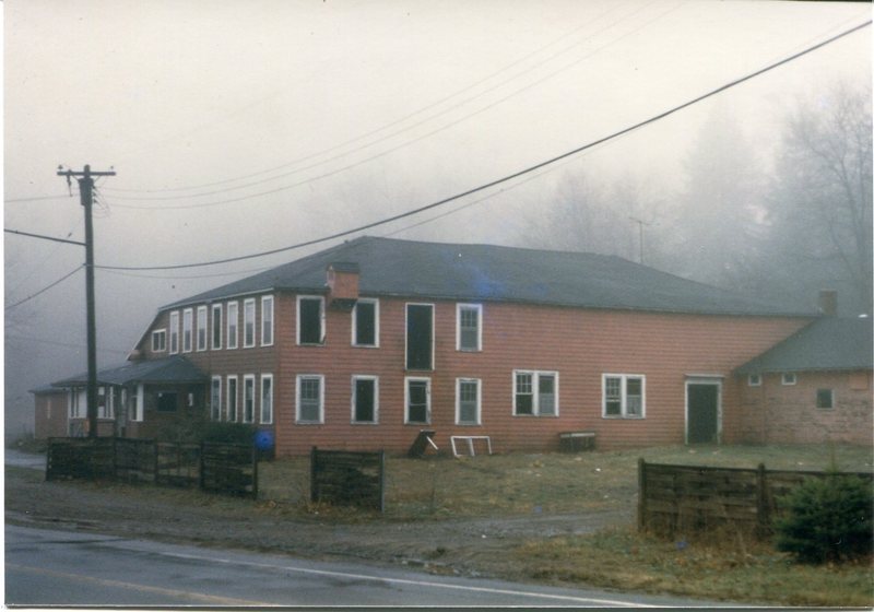 Quonnipaug Country Club 1974 before demolition.jpg