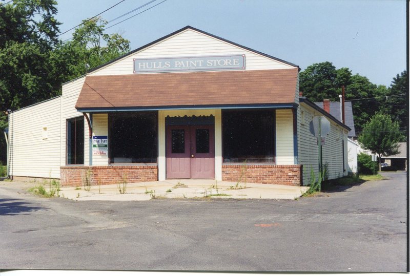 Hull's Paint Store, formerly Benton's Grocery, Union Street, taken August 3, 2002, torn down August 6, 2004, replaced by private home.jpg