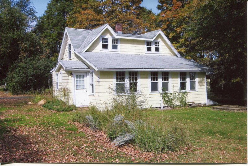 Pest House, 405 Tanner Marsh Road, October 14, 2009, built c. 1765.jpg