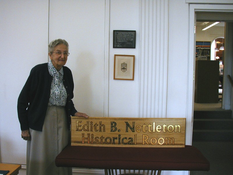 Edith with plaque2.JPG