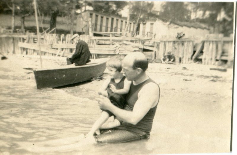 Dorothy Sperry and Father at Hotel Beach036.jpg