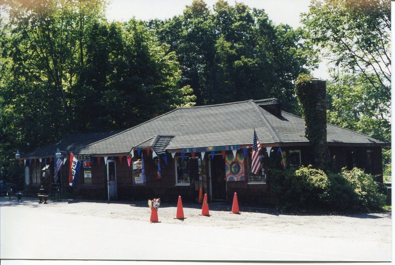 2614 Boston Post Road, antique store, taken August, 1999, burned February 10, 2000, torn down.jpg