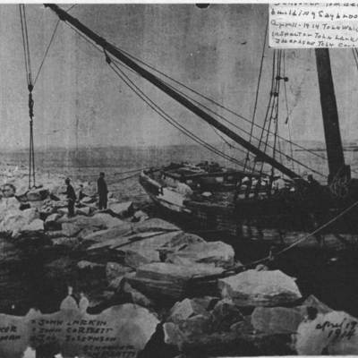 Tom Beattie on schooner building Saybrook Jetty 1914.jpg