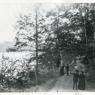 Lake Quonnipaug visitors.jpg