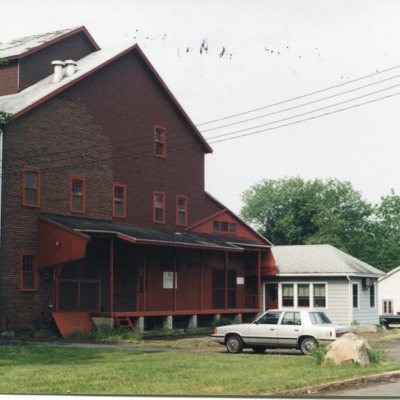 Morse Feed Building, Mill Road, across from Mill Pond, June 1999.jpg