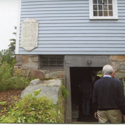 Regicide Cellar plaque, entrance on River Street behind Caleb Stone house, 6 Broad Street ,October 1,2011.jpg