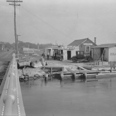 Cutlers at East River Bridge.jpg