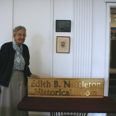 Edith with plaque2.JPG